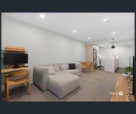 Elevated One-Bedroom Living with City Views in South Brisbane - Photo 2