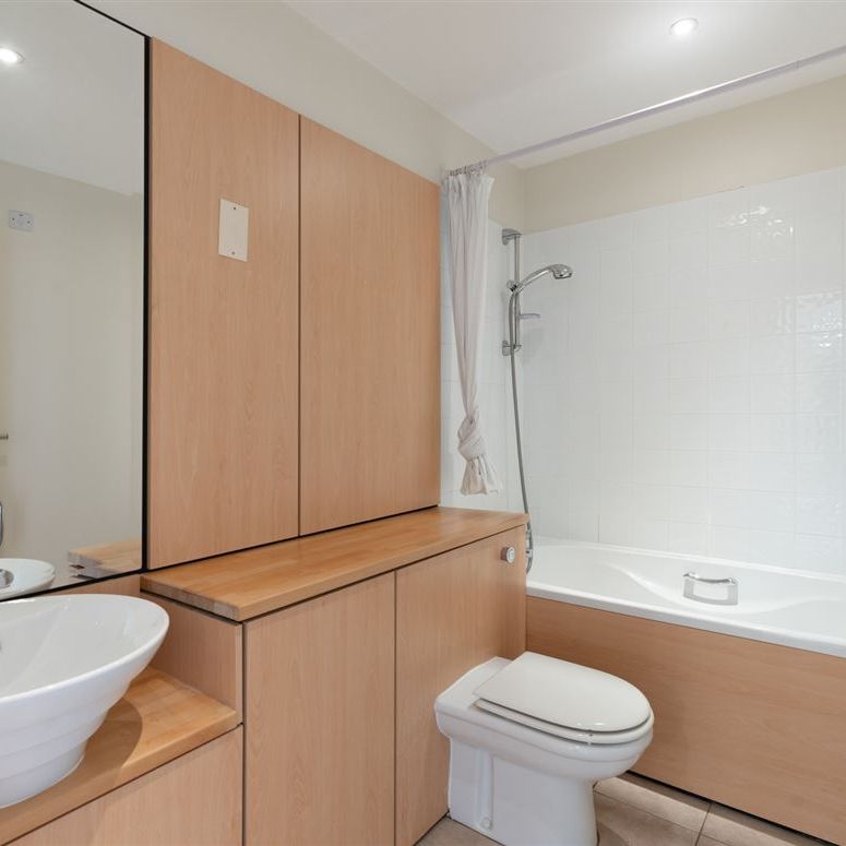 The Crescent, Park West, Dublin 12 - Photo 1