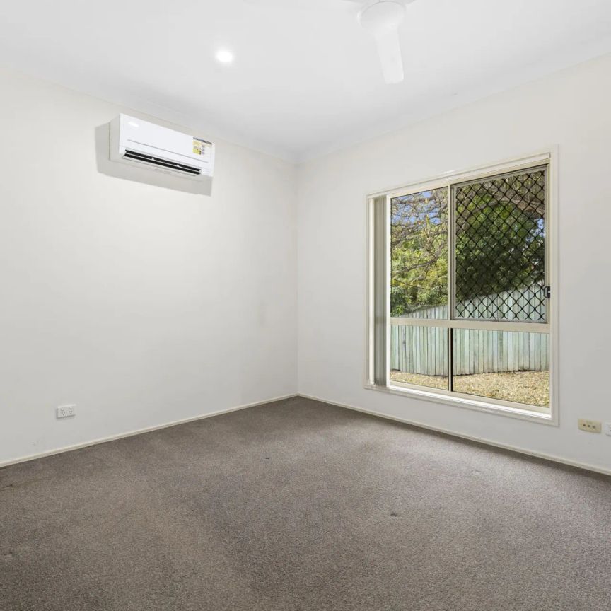 Large Open-Plan Home in Quiet Cul-de-Sac - Close to Shops & Transport - Photo 1