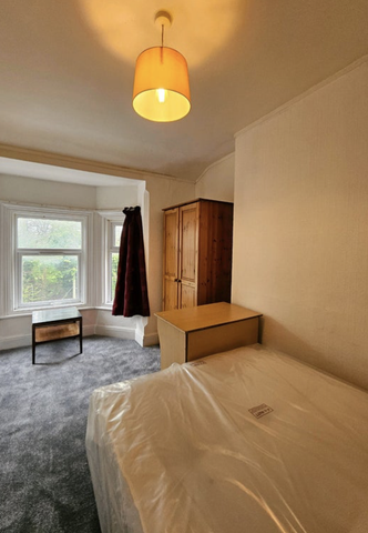 6 bedroom terraced house to rent - Photo 3