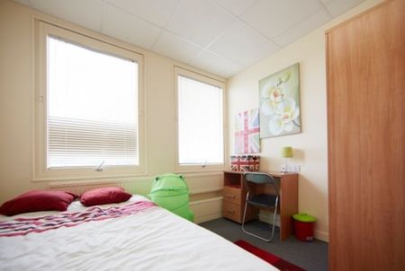 STUDENT ACCOMMODATION - SUNBRIDGE RD BD1**1 BED EN-SUITE**£65PW - Photo 2