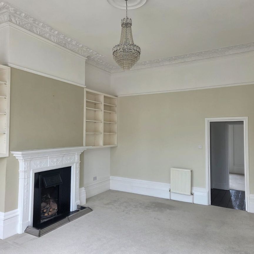 1 Bed Flat, Cambridge Road, BN3 - Photo 1