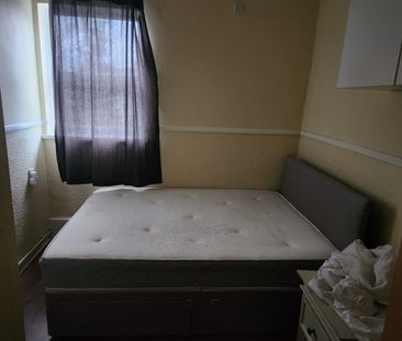 1 Bed Flat, Mansfield Road, IG1 - Photo 4