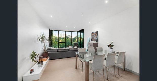 Luxury living with iconic views at The Hyde - Photo 1