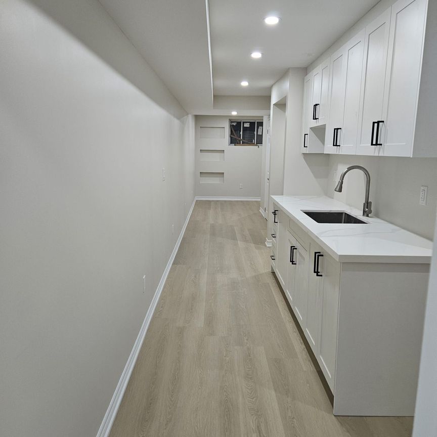 For Lease - 5672 Dorchester Road Unit# 14 Lower Level, Niagara Falls, Ontario - Photo 1