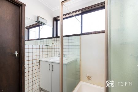 Four Bedroom Two Storey Home - GREAT LOCATION - Photo 5