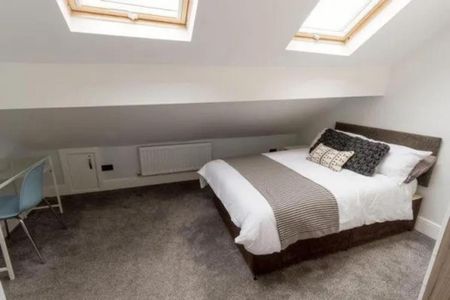 6 bedroom house to rent - Photo 2