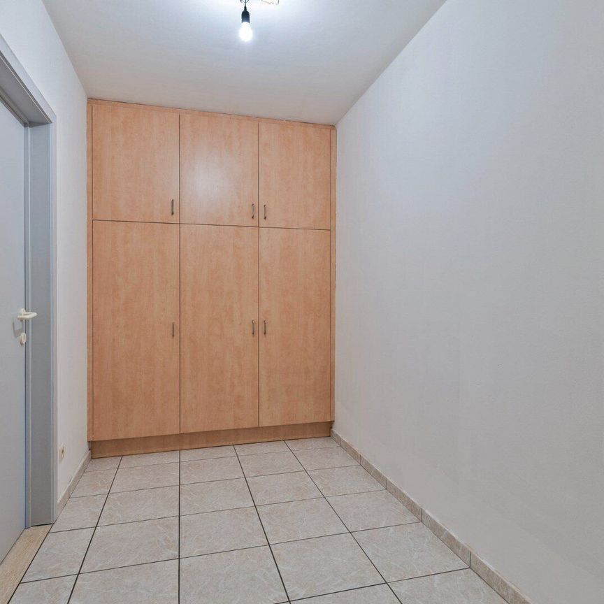 Ruim appartement met 2 slpks en garagebox in het centrum van Geel ! - Photo 1