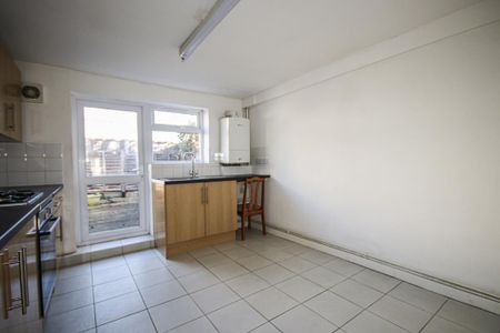 2 bedroom terraced house to rent - Photo 4
