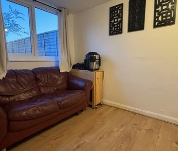 4 bedroom semi-detached house to rent - Photo 1