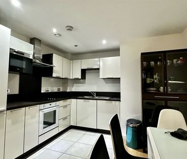 Albatross Way, London - Photo 1