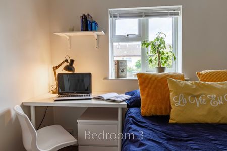 Room 1 - Photo 4