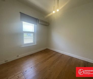 LARGE FAMILY HOME - MINUTES TO THE BEACH - Photo 3