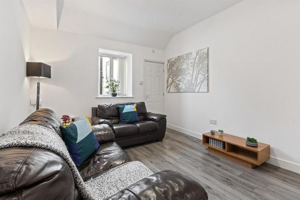3 bedroom flat to rent - Photo 1