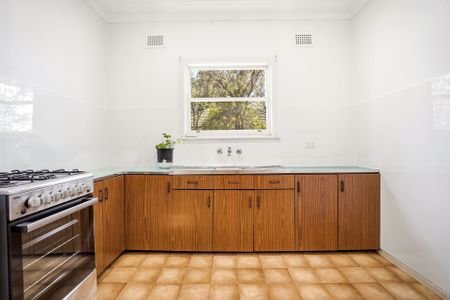 Spacious Family Home in Prime Location - Photo 4