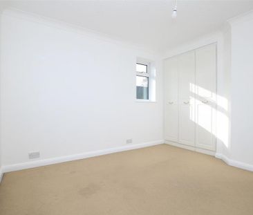 3 bedroom detached house to rent - Photo 4