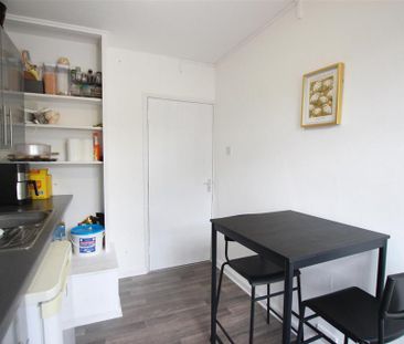 1 bedroom property to rent - Photo 2