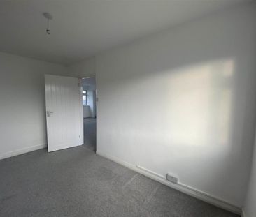 3 bedroom apartment to rent - Photo 4