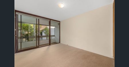 Three Bedroom Townhouse - Photo 2