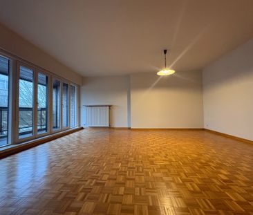 Ruim en lichtrijk 2-slaapkamerappartement in centrum Kortrijk - Foto 5