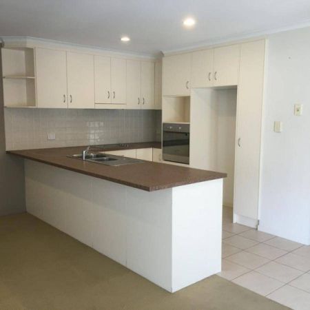 Modern Two Bedroom Villa - Photo 3