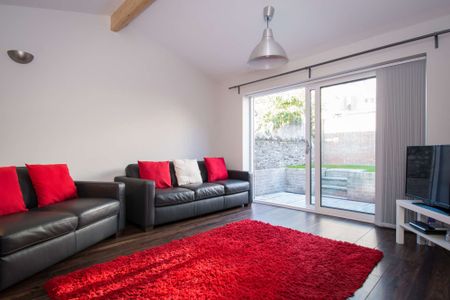 Modern with beautiful original features - Photo 3