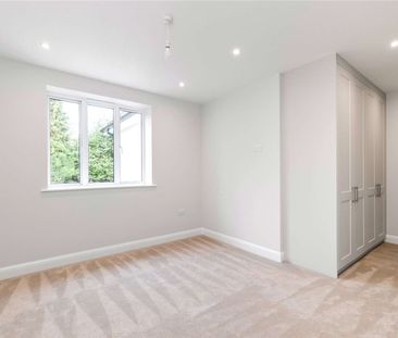 A modern two bedroom, two bathroom apartment with allocated parking - Photo 2