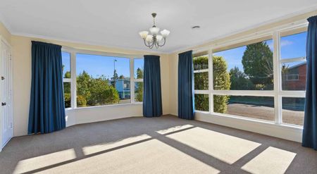 5 Bedroom Family Home in Sockburn - Photo 2