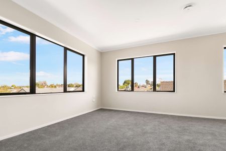 Luxury Living in Manurewa - Photo 3