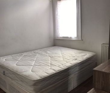 2 Bed Flat, High Road, IG1 - Photo 4