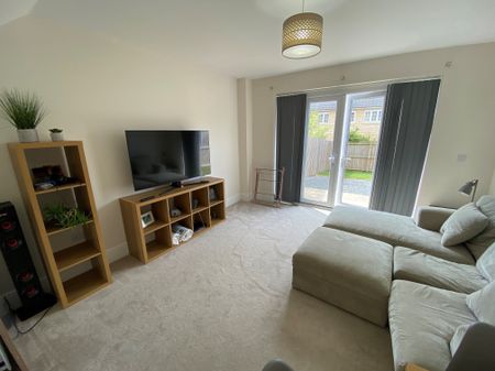 Bletchley Way, Leeds, Horsforth - Photo 5