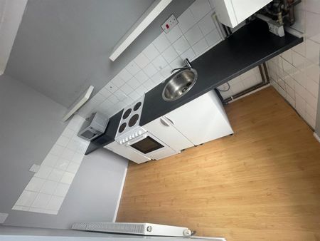 1 Bedroom Flat / Apartment to let - Photo 2