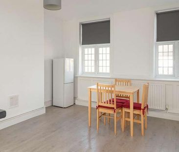 Amy Road, Oxted, RH8 - Photo 1