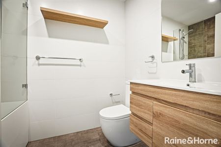 Split Level Apartment With Large Courtyard - Photo 4