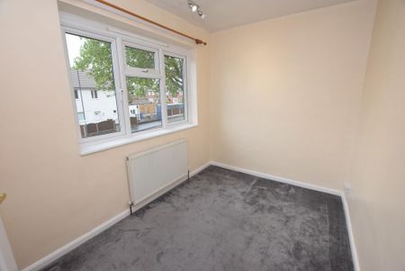 3 bedroom semi-detached house to rent - Photo 2