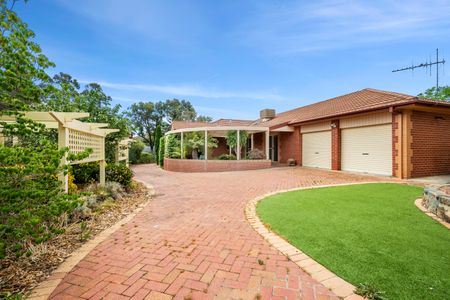 4 Maple Crescent, Jerrabomberra NSW 2619 - House For Rent | Domain - Photo 3