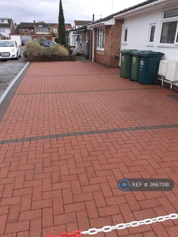 1 bedroom in a house share to rent - Photo 5