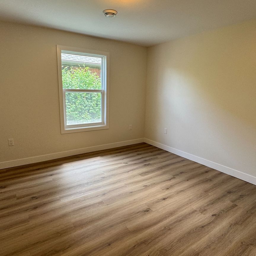 For Lease - 115 - B Bidwell Street, Tillsonburg, Ontario - Photo 1