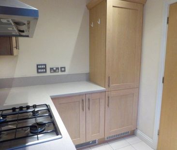 2 bedroom end of terrace house to rent - Photo 4
