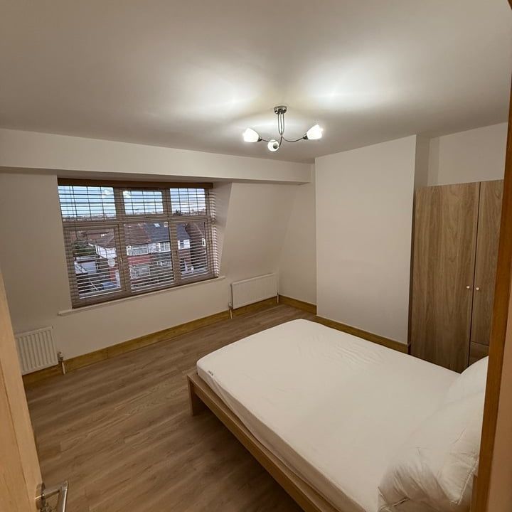 Room in a Shared Flat, London, NW2 - Photo 1