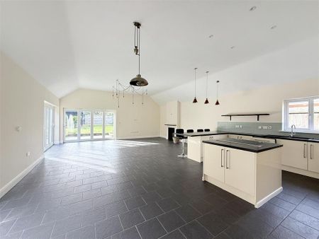 5 bedroom detached house to rent - Photo 3