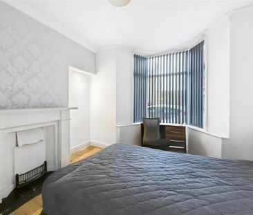 4 bedroom private hall to rent - Photo 4