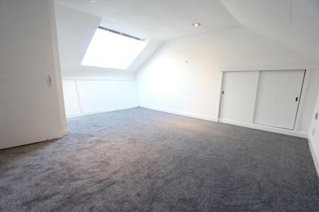 4 bedroom semi-detached house to rent - Photo 3