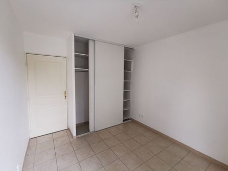 Appartement 3 pièces 63m2 MARSEILLE 13EME 898 euros - Photo 5