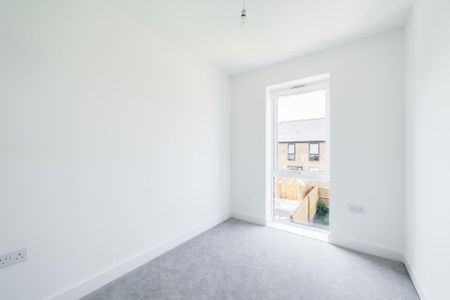 3 bedroom semi-detached house to rent - Photo 3