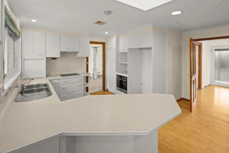 Spacious & Energy-Efficient Family Home in Prime Kaleen Location - Photo 3