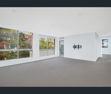 Expansive 2 Bedroom unit with leafy outlook - Photo 4