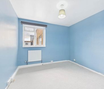 3 bedroom flat to rent - Photo 3