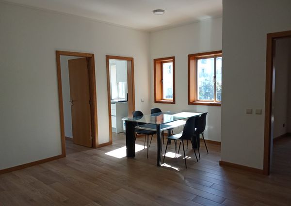 Bom apartamento T2 remodelado, parcialmente mobilado, em Aveiro!