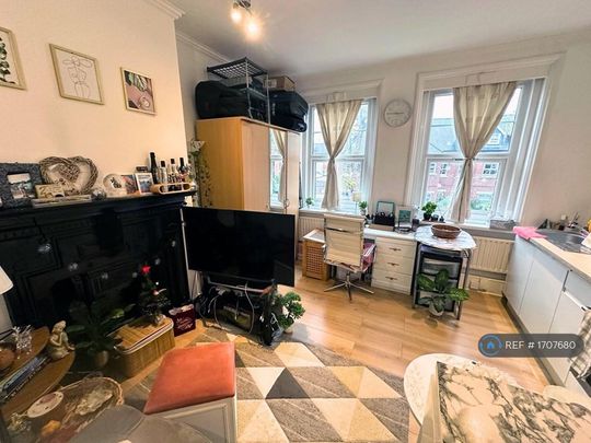 1 bedroom in a house share to rent - Photo 1